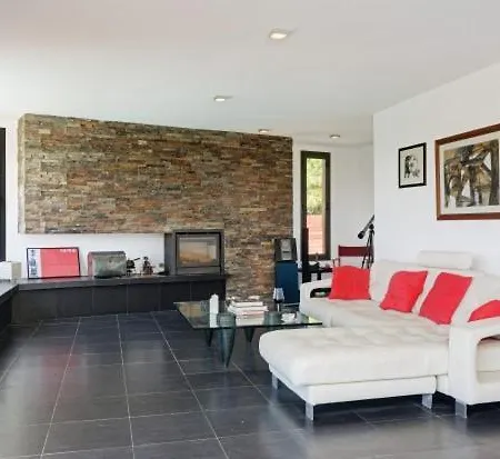 Sleeps 8 Pool Wifi וילה טאמאריו