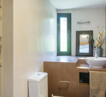 Sleeps 8 Pool Wifi וילה טאמאריו